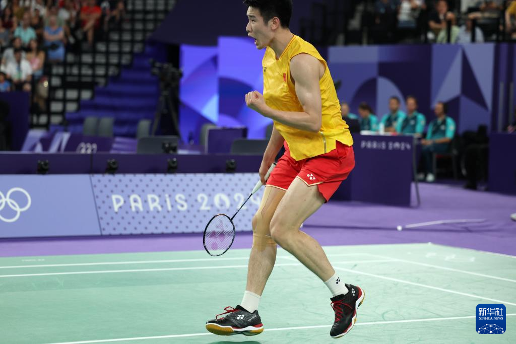 尽管他还在 尽管他还在