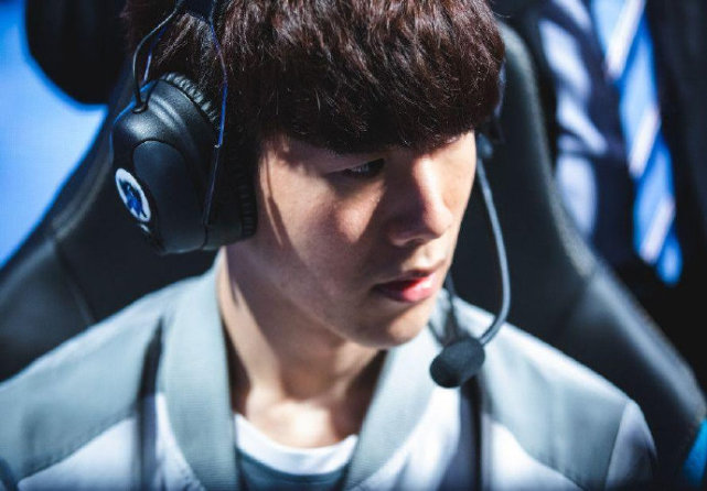 甚至带着几 甚至带着几