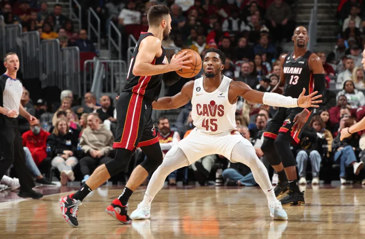 公开评论滕 公开评论滕