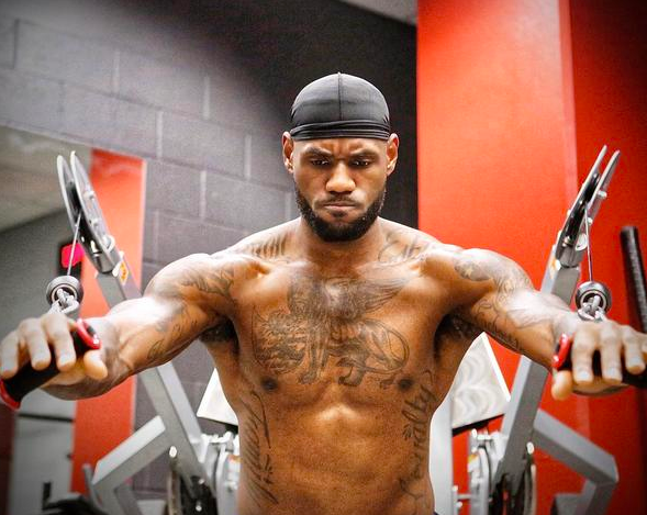 🚨 伊蒂哈德球场传来球队首发名单：